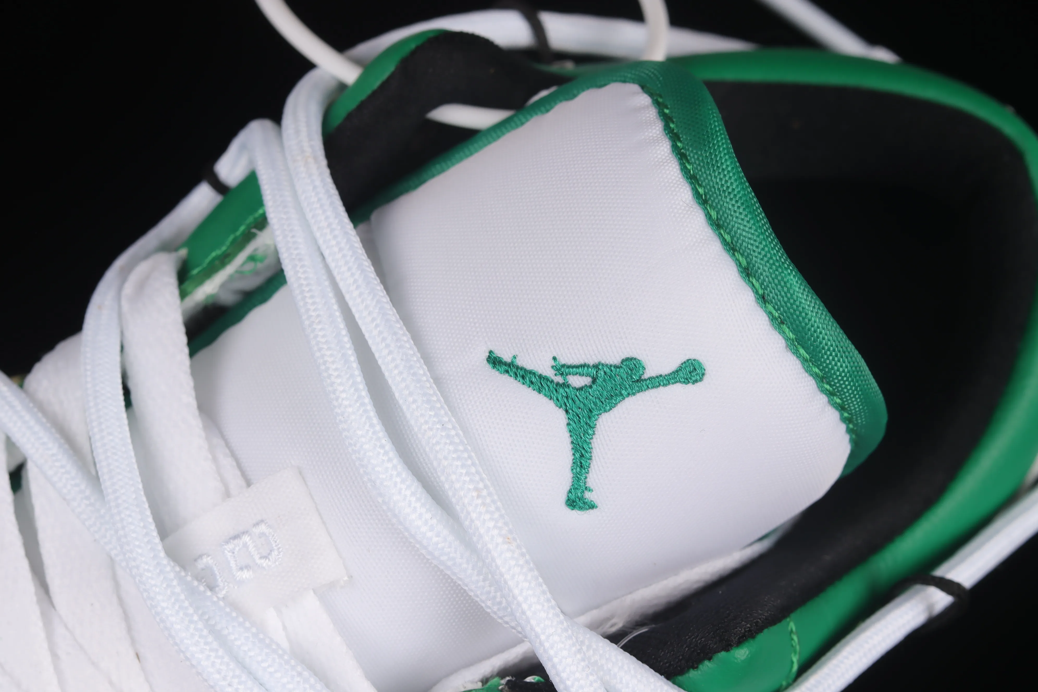 All categories Air Jordan Jordan series basketball shoes Air Jordan 1 Low Air Jordan 1 Low AJ1 Joe 1 customized version white and green color deconstruction sports culture basketball shoes 553560-129